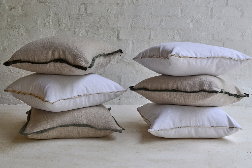 018 Oats & white detail cushions