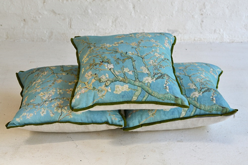 030 Tree with blossom cushions